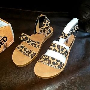 Unr8td Womens Sandals